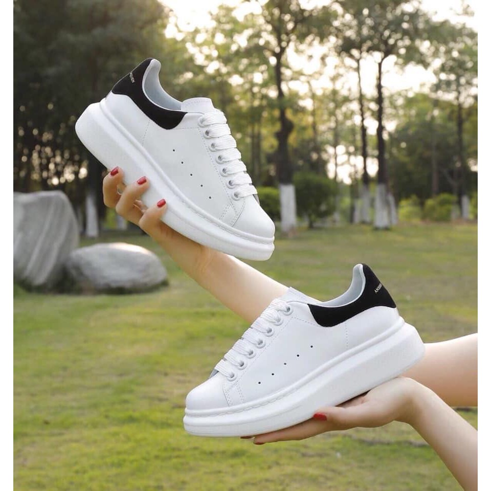 Giày sneaker MC queen gót nhung đen trơn bản dây to