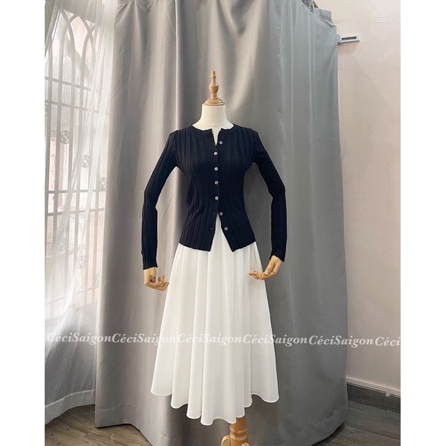 Chân vây trắng xoè