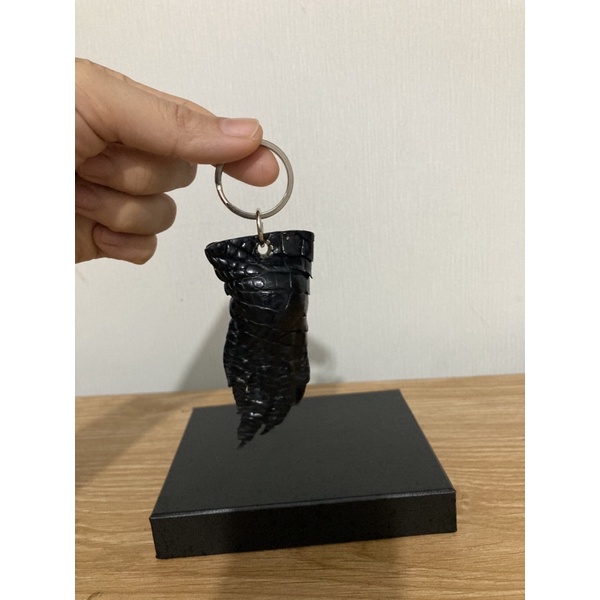 Móc khoá da bàn tay/chân cá sấu