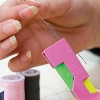 dụng cụ xỏ chỉ mới tự động