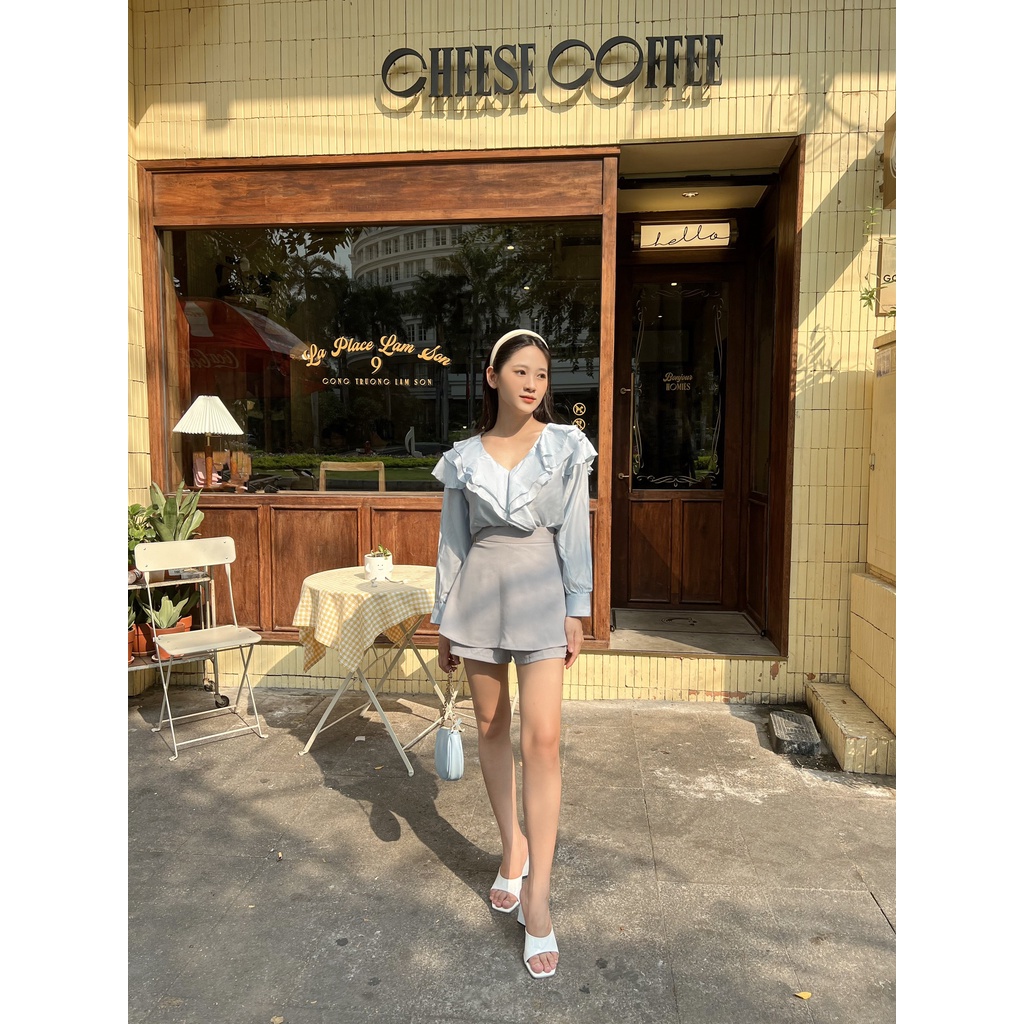 YU CHERRY | Áo cổ tim bèo tay dài, Ruffle Heart Blouse YA414