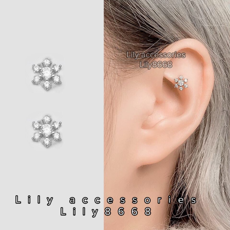 khuyên tai titan lục cánh hoa tròn đá không gỉ không đen