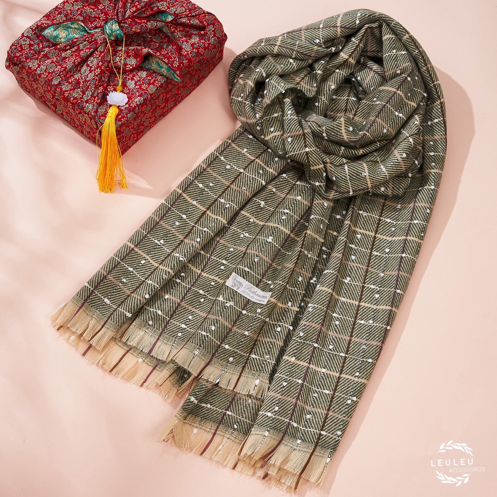 Khăn len kẻ caro dày dặn có tua rua leuleu.accessorize