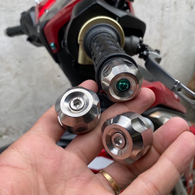 Cặp cao su ruột gù tay lái , bám chắc , không rơi rớt gù