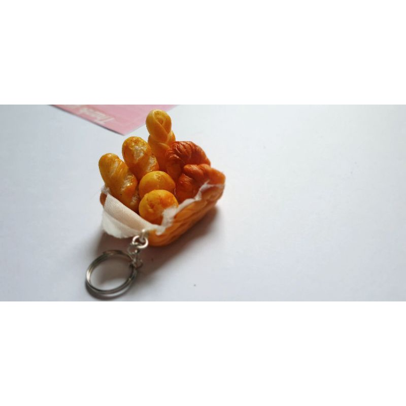 Móc chìa khoá hình Giỏ bánh mì