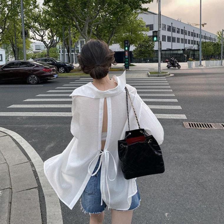 Áo Sơ Mi Trắng Dạng Cardigan Form Rộng Thiết Kế Xẻ Lưng Phong Cách Hàn Quốc 💝