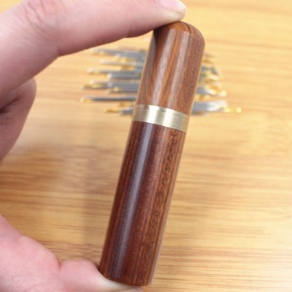 Giá đỡ kim chỉ may vá bằng gỗ màu sắc ngẫu nhiên