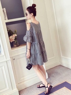 Đầm hở vai caro đen đỏ