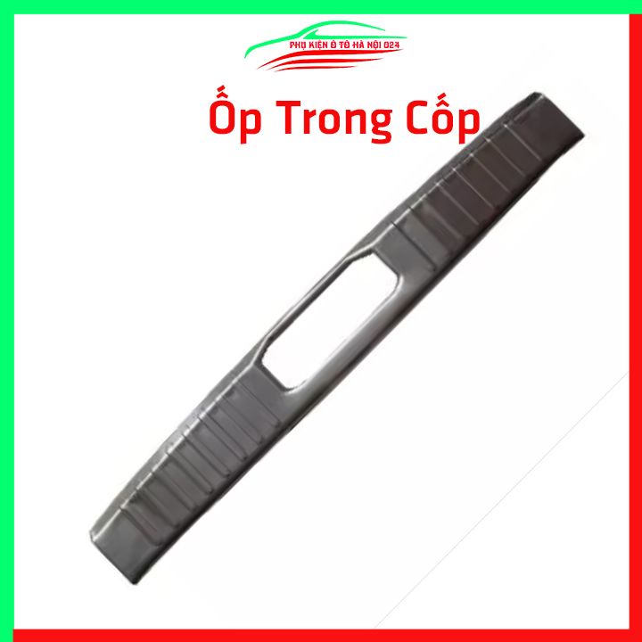 Ốp chống trầy cốp Toyota Rush inox sáng bóng