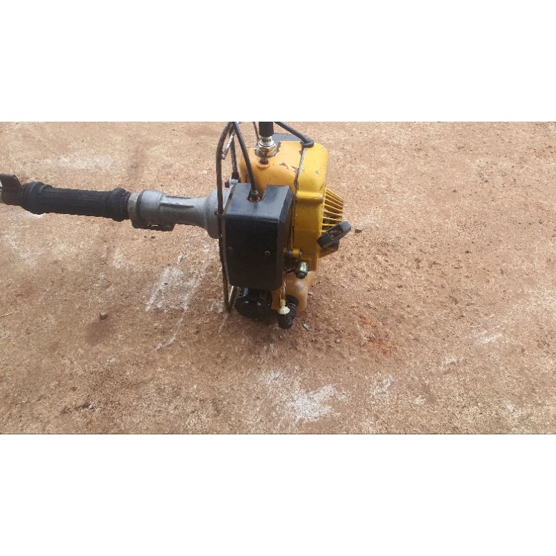 Máy cắt cỏ nhật bãi robin nb23
