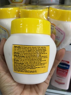 Kem trắng da trái dâu lilycos