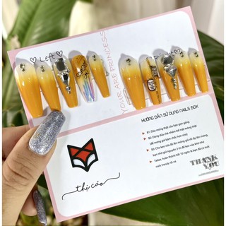 Móng úp thiết kế tone vàng