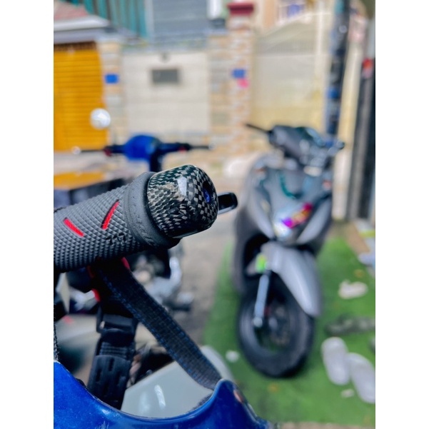 Gù tay lái carbon fiber xịn loại gù trung lắp được trên nhiều dòng xe ( giá bán 1 Cặp )