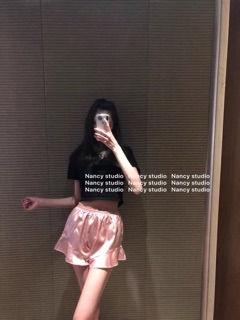 Quần short satin ống xoè