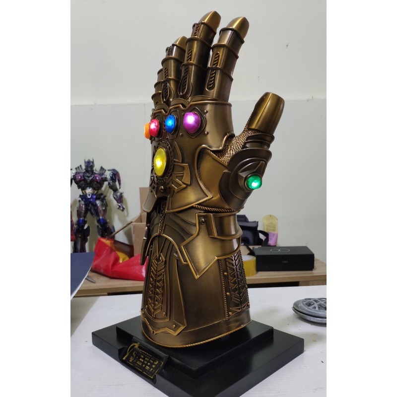 Găng tay Vô cực Thanos 1:1 đúc kim loại cao cấp