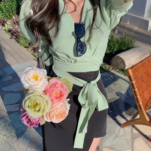 Set áo sơ mi tay phồng cổ búp bê phối dây cột nơ kèm quần đùi thời trang