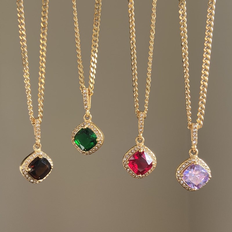 Vòng cổ Mạ VàNg 18K ĐíNh Đá Sang TrọNg