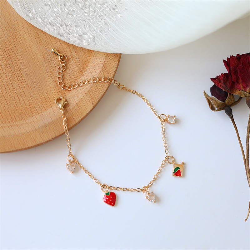 Vòng tay mặt dâu tây đính đá zircon thời trang Hàn Quốc xinh xắn cho nữ