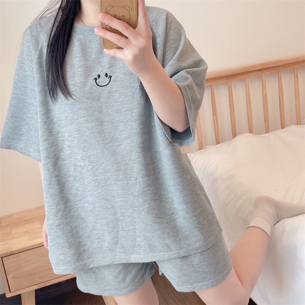 Bộ Đồ Ngủ Áo Tay Ngắn Phối Quần Short Vải Lụa Lạnh Mỏng Dáng Rộng Thoải Mái Thời Trang Mùa Hè Cho Học Sinh