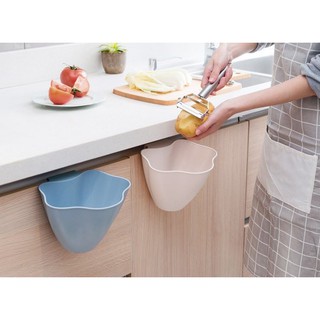 Sọt rác treo tủ
