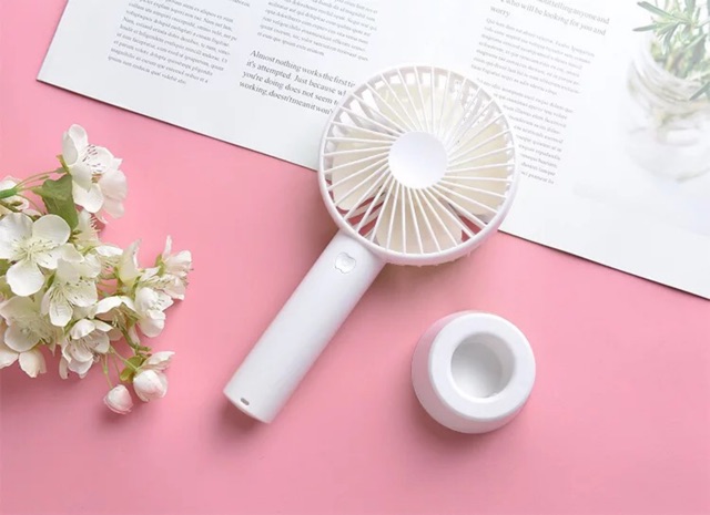 Quạt mini tích điện 4 cánh, pin sạc 1200mAh, có đế đứng - MÃ Q61