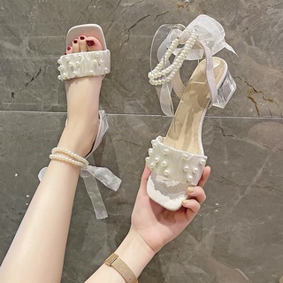 Sandal cao gót đính cườm phong cách tiểu thư điệu đà