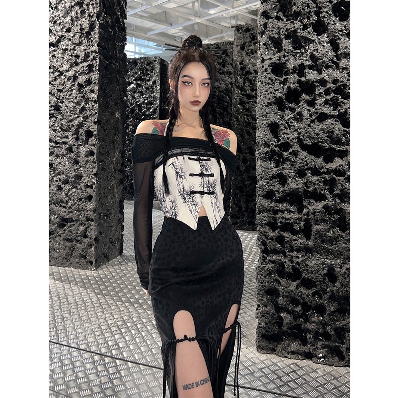 Set Đồ Ba Món Gồm Áo Hai Dây Và Váy Ngắn Gợi Cảm Phong Cách Mới Dành Cho Bạn Nữ