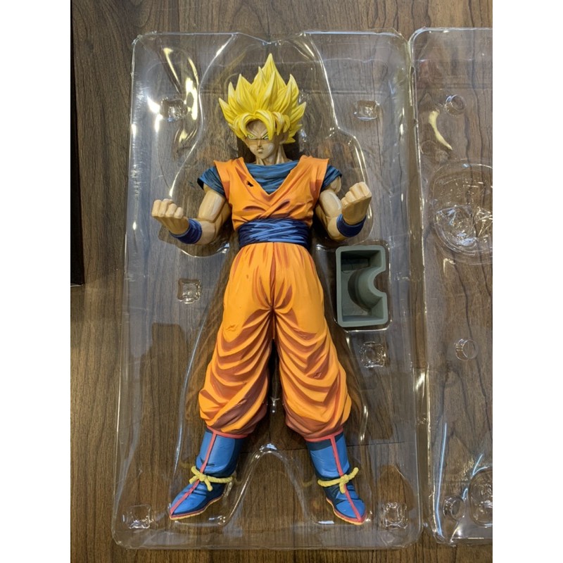 Mô hình Dragon ball 7 viên ngọc rồng Songoku Saiyan cầm nặng tay màu cực kì đẹp và sắc nét chuẩn hình 32Cm