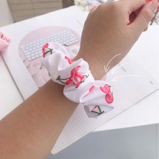 Cột tóc scrunchies cherry