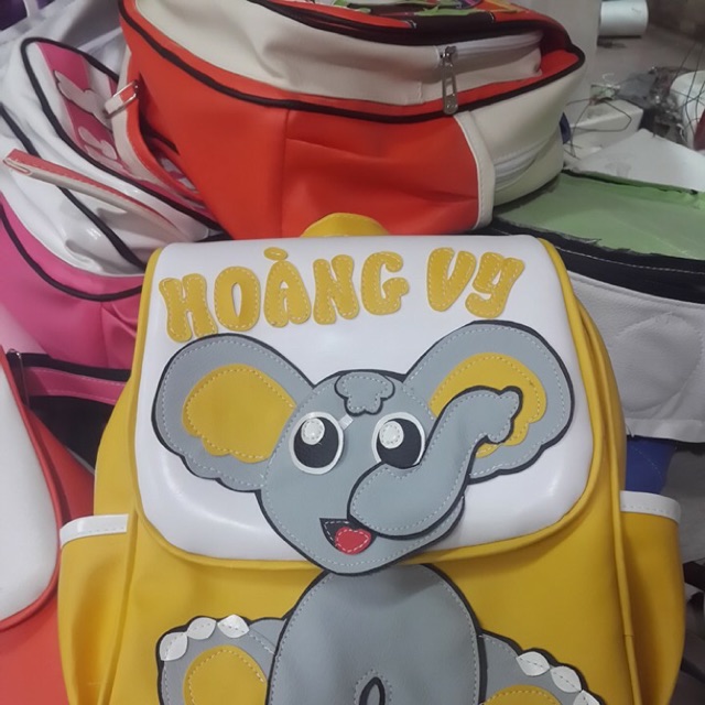 Balo thêu tên bé
