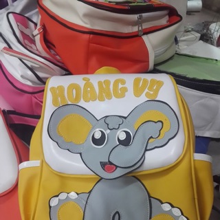Balo thêu tên bé