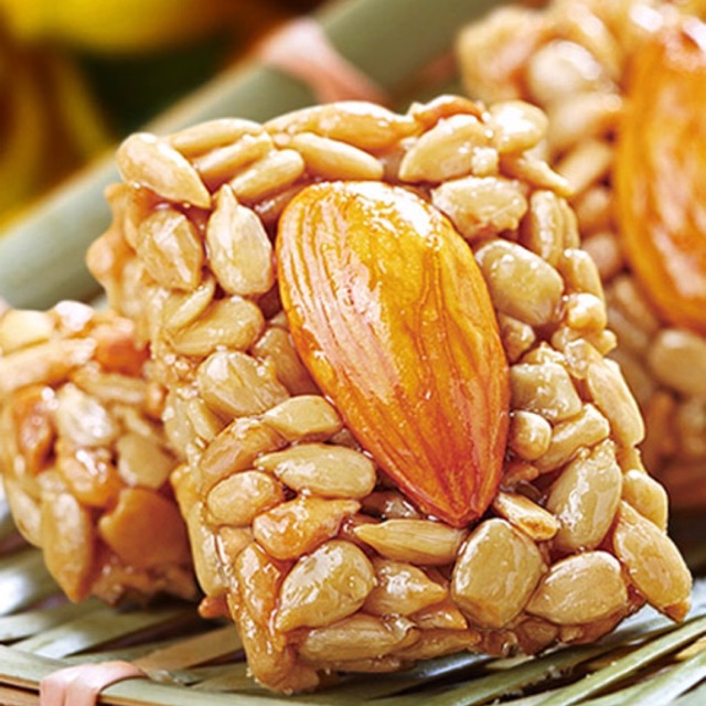 Kẹo Hướng Dương Hạnh Nhân Mật Ong - ăn vặt cô nương béo