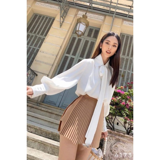 Chân váy dập li nhỏ có lót quần trong xinh xắn