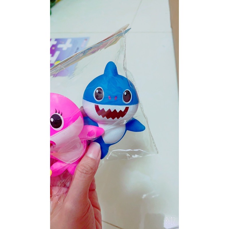 Đồ chơi cá mập baby shark bóp chút chít cho bé