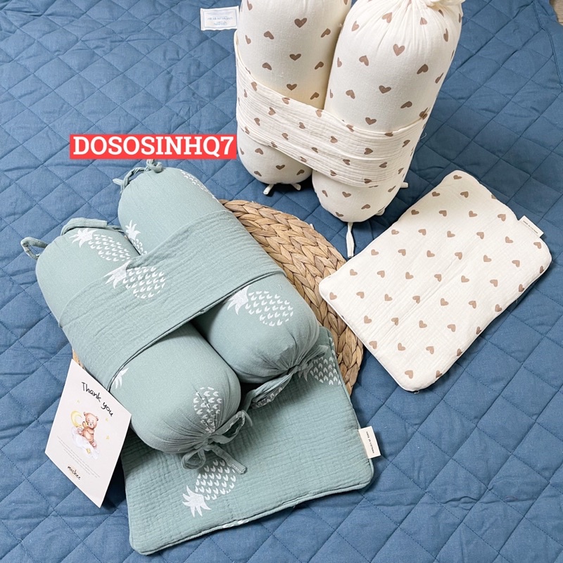 Set gối chặn kèm gối nằm Muslin Mochee