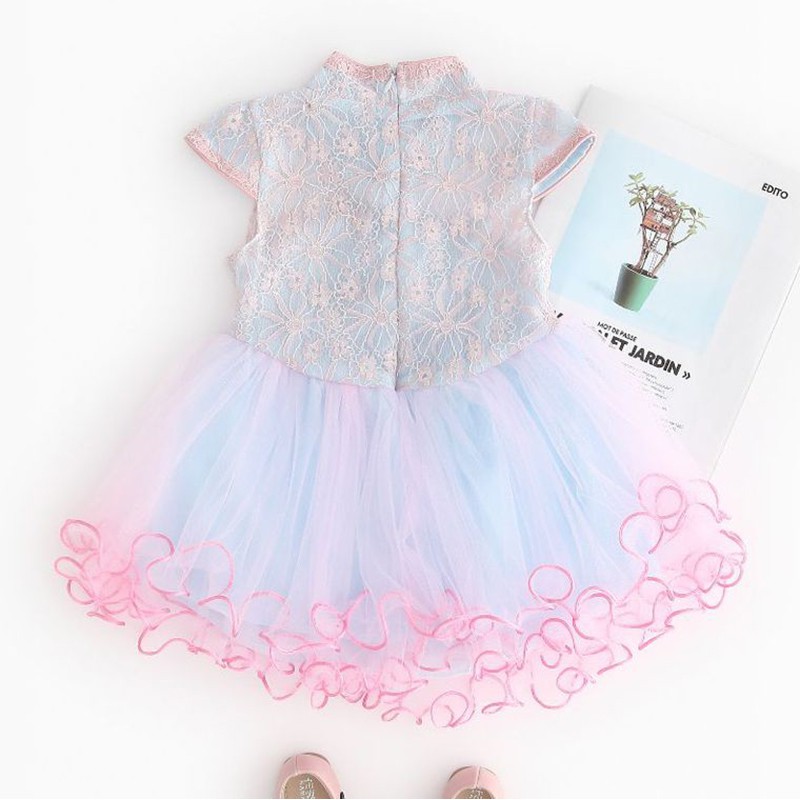 Đầm sát nách hoạ tiết hoa thêu cho bé