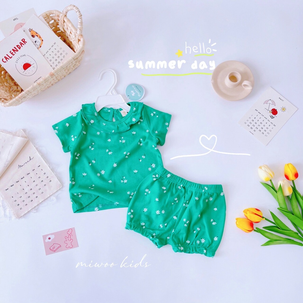 Bộ cộc tay bèo cổ cho bé gái.