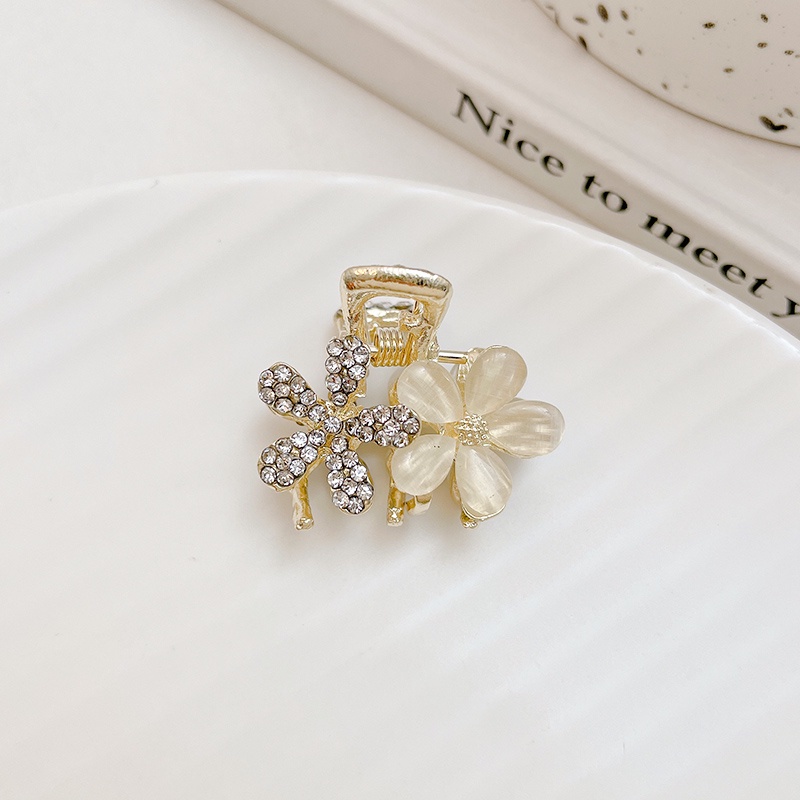 Kẹp Tóc Kim Loại Hình Nơ Đính Ngọc Trai Nhân Tạo Xinh Xắn