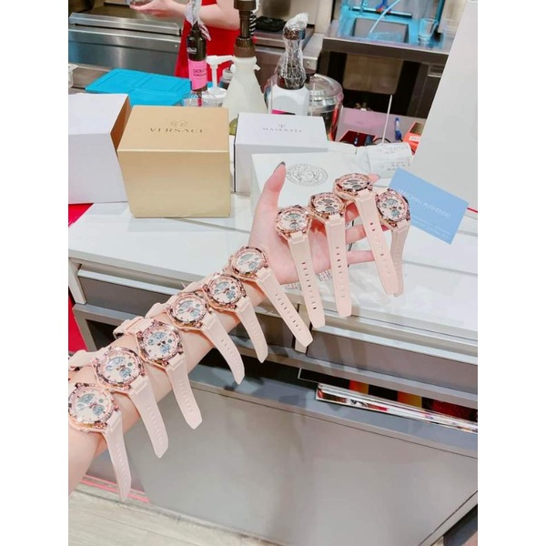 Đồng hồ nữ samda màu hồng baby cực yêu.nàng nào cũng nên có 1 cái ạ