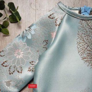 Áo dài gấm cách tân
