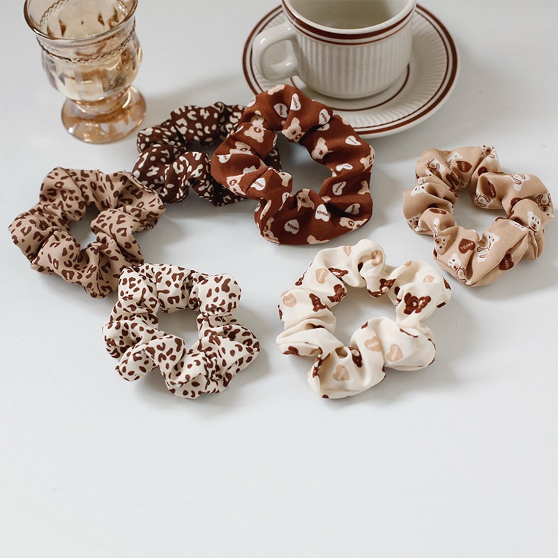 Cột tóc scrunchies màu nâu gấu và beo thời trang S69