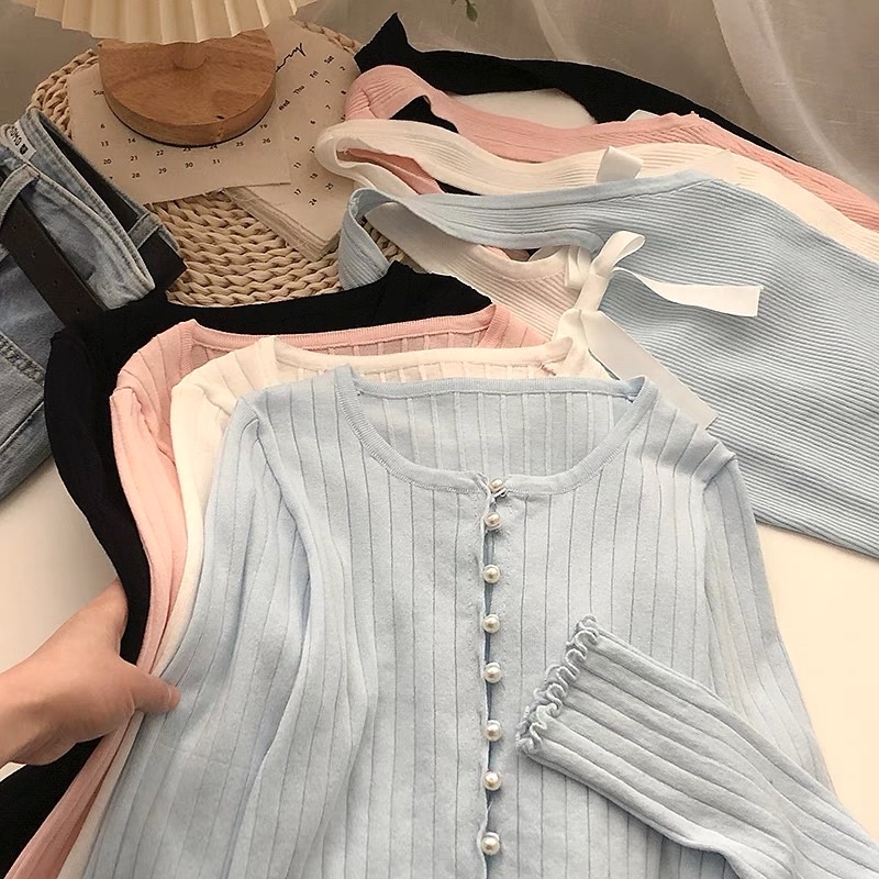 set áo len dệt kim gồm 2 sản phẩm : áo len tăm khoác ngoài mix khuy ngọc + yếm nơ trắng (3288#)