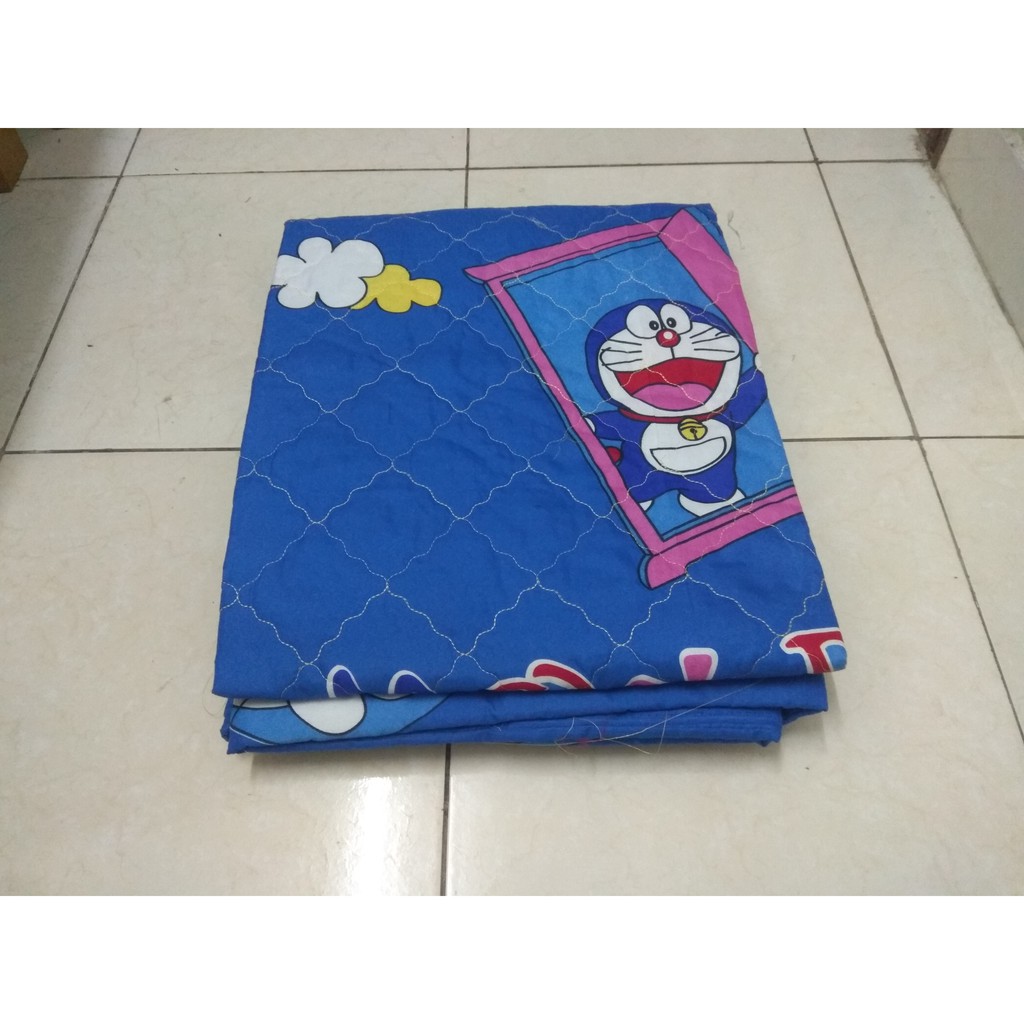 Chăn trần 2 lớp hè thu, có thể dùng thay cho thảm giường, kích thước sử dụng 2 x 1.6m, có 2 loại tong màu khách lựa chọn