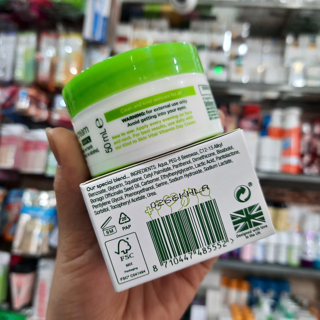 Kem Dưỡng Ban Đêm Simple Kind To Skin Vital Vitamin Night hủ 50ml từ Anh