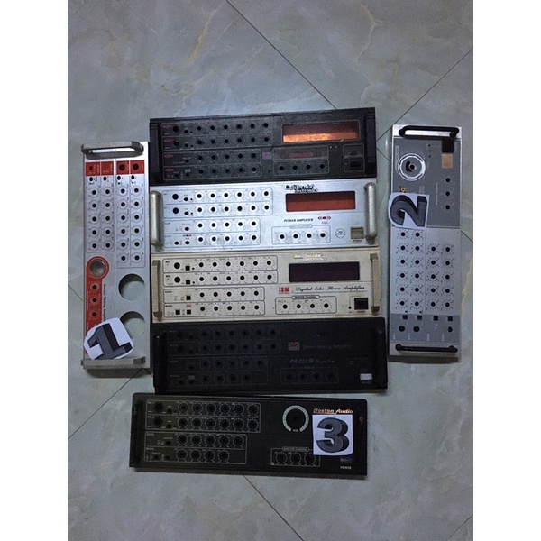 Mặt trước âm ly chất liệu nhôm