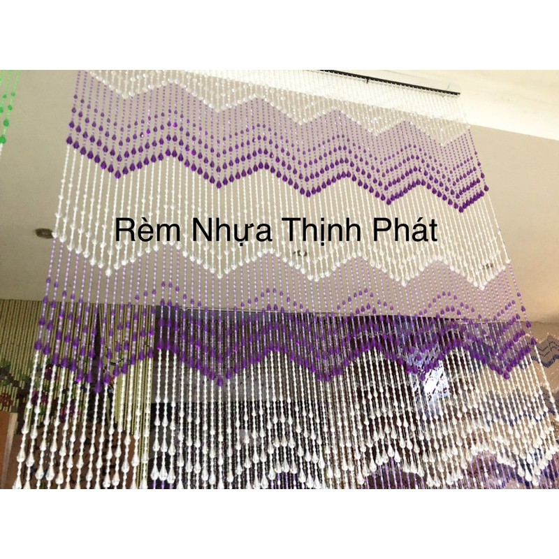 Màn rèm hạt nhưa Mẫu Giọt Lệ Trắng Tím giải pháp phong thuỷ che cửa đi tránh ánh măt phía đối diện