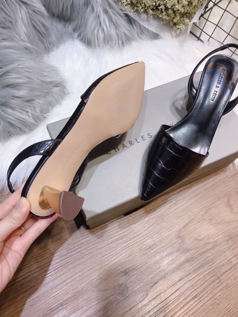 Sandal da rắn gót vàng