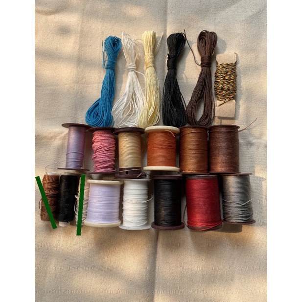 Vòng tay peridot dây nâu