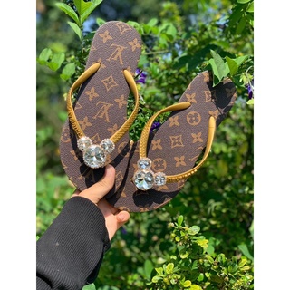 Dép Havaianas kèm charm Mickey