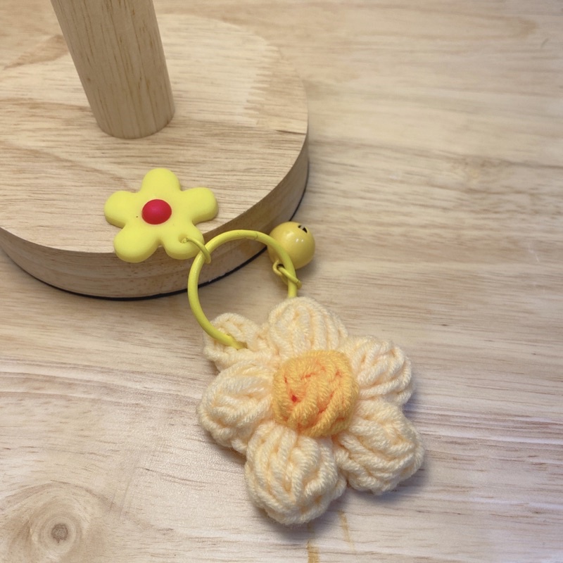 Charm hoa xinh xắn